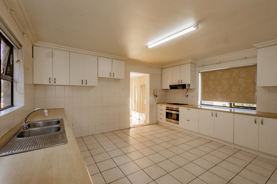 To Let 1 Bedroom Property for Rent in Loevenstein Western Cape